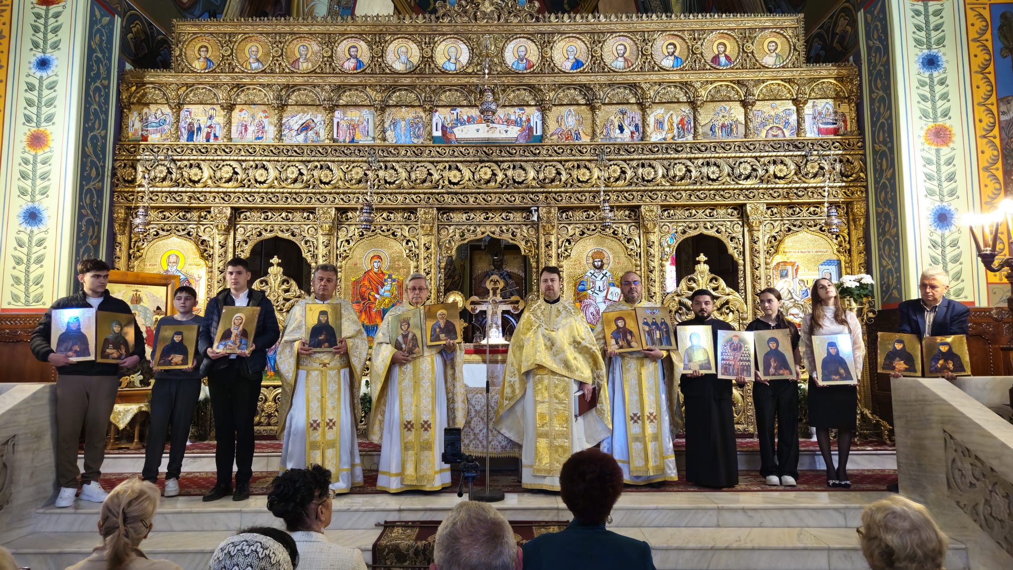 Binecuvântare de icoane în Duminica Mironosițelor