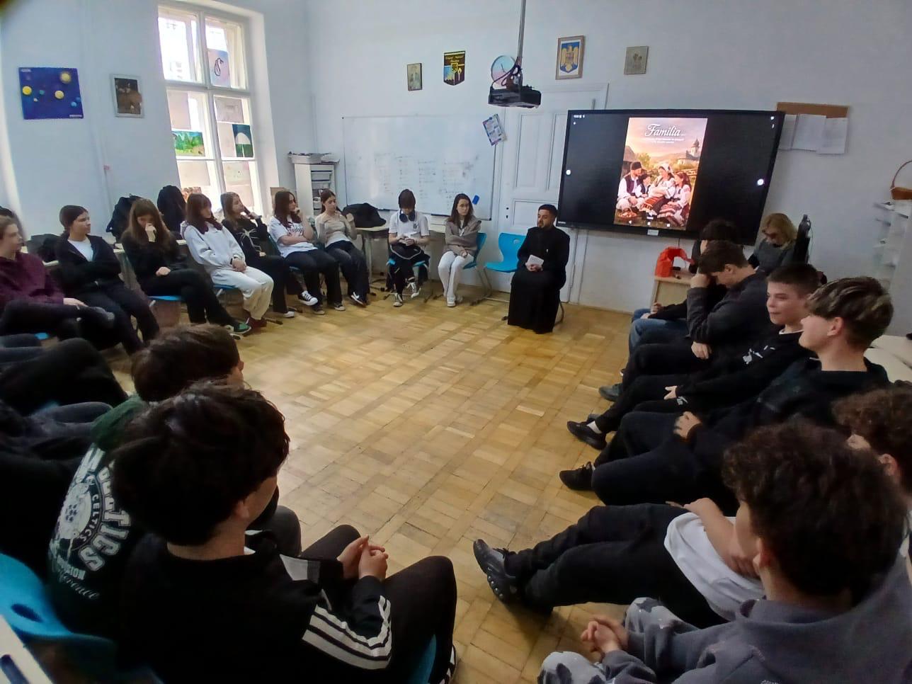 „DĂRUIND VEI DOBÂNDI” – burse pentru viitorul copiilor noștri