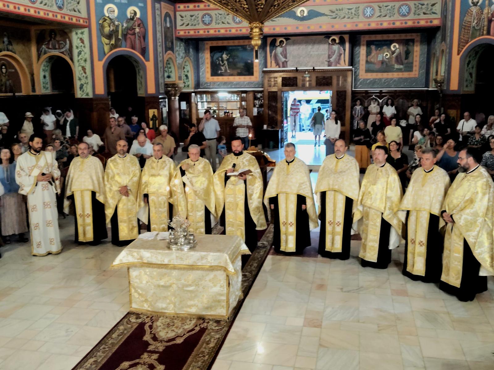Bucuria hramului bisericii în parohia Timișoara Iosefin. Întreită aniversare sub semnul comuniunii, rugăciunii și recunoștinței